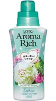 LION Aroma Rich Кондиционер для белья Sofia с женственным цветочным ароматом флакон 550 мл